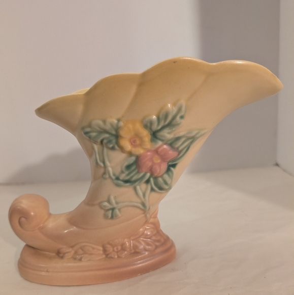 Vintage Hall Art Pottery Wildflower Cornucopia Vase - W 7 - 7 1/2 - Picture 3 of 12